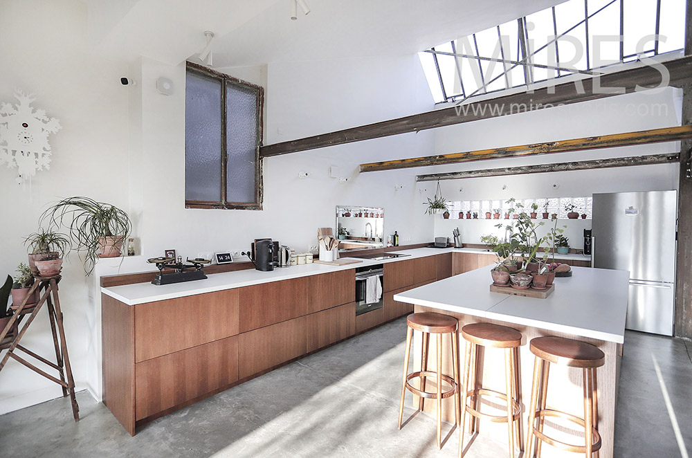 C2064 – Contemporary wooden kitchen