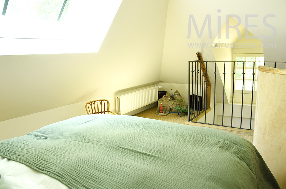 C1863 – Children’s bedroom in the sloping ceiling