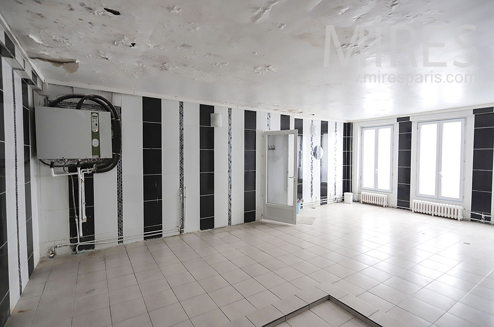 C2069 – Changing room and showers