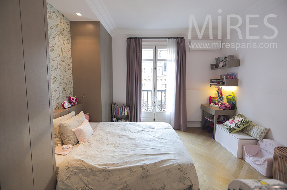 Chambre d’enfant avec douche. C2072
