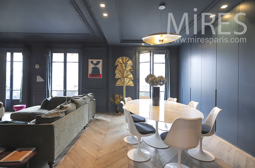 C2074 – Blue dining room