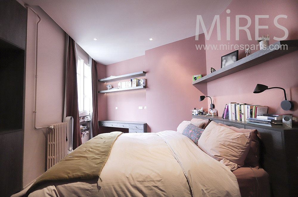 C2074 – Powder pink bedroom