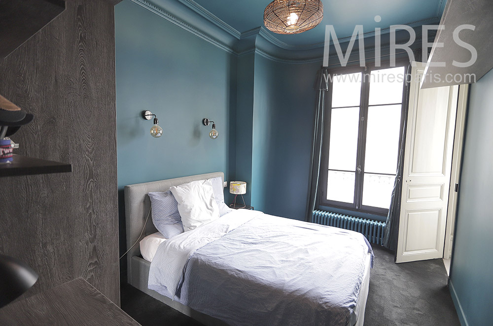 C2074 – Chambre bleu avec douche