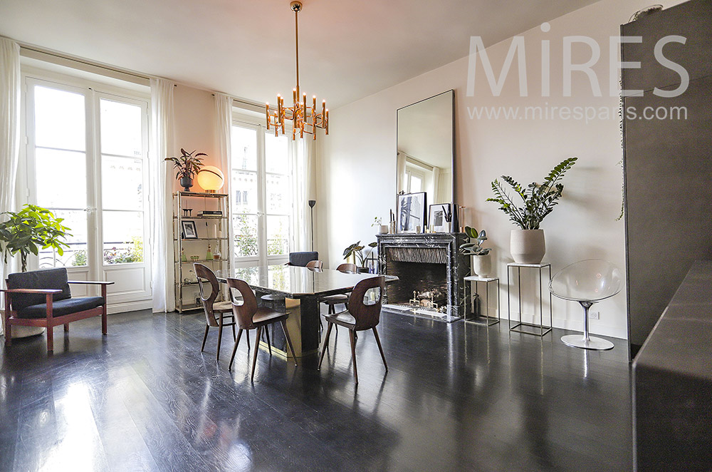 C2075 – Dining room black woodfloor