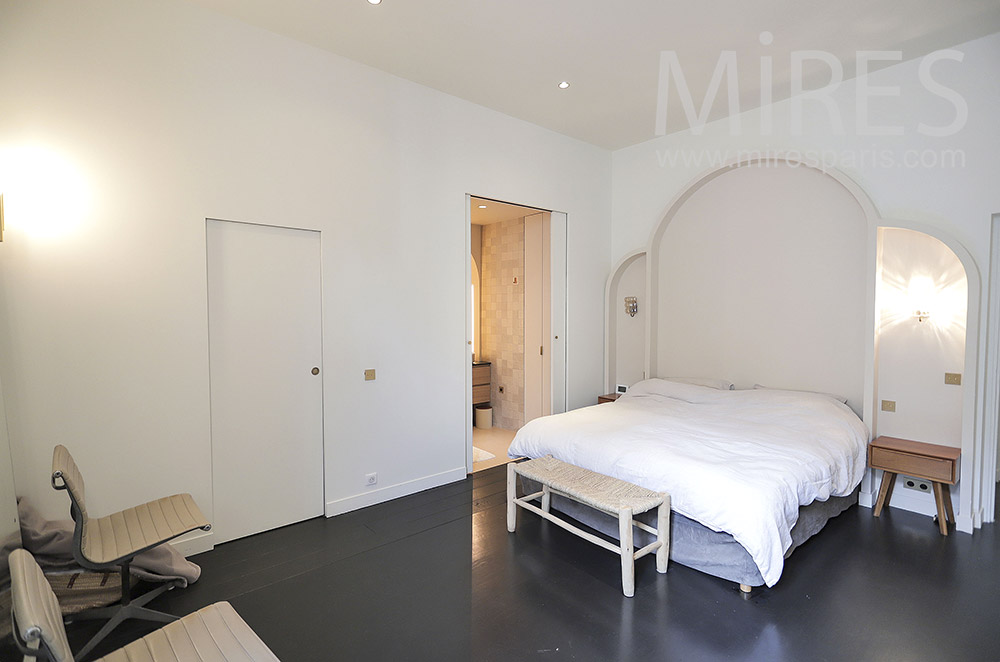 C2075 – White bedroom with black woodfloor