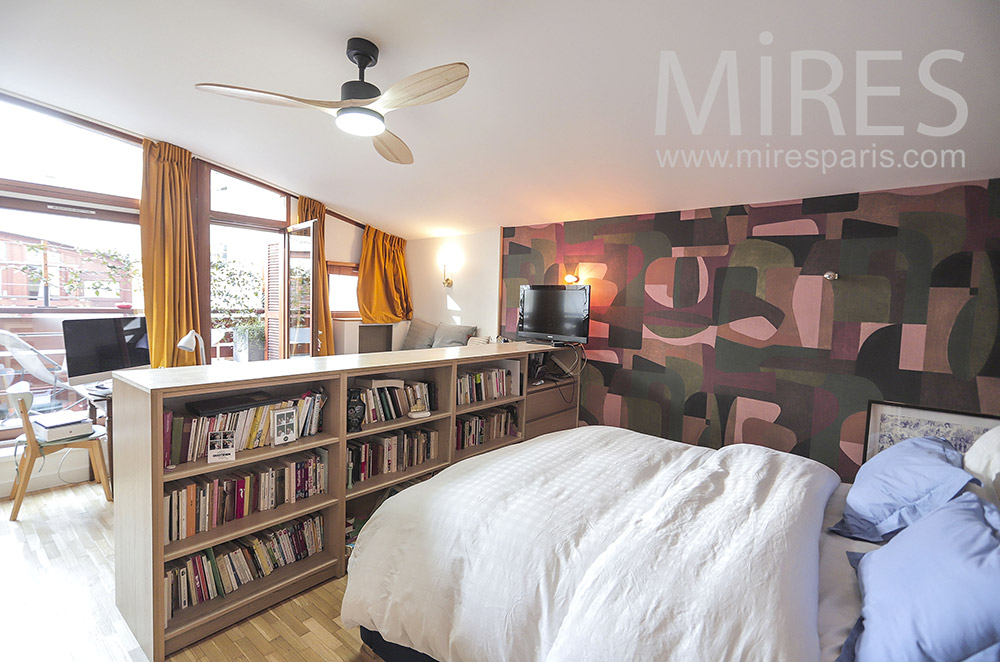 C2079 – Bedroom with desk and balcony