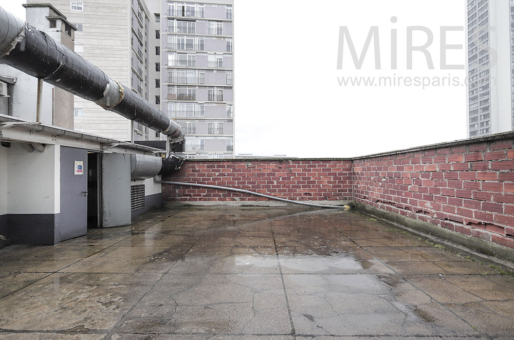 C2081 – Rooftop béton et briques