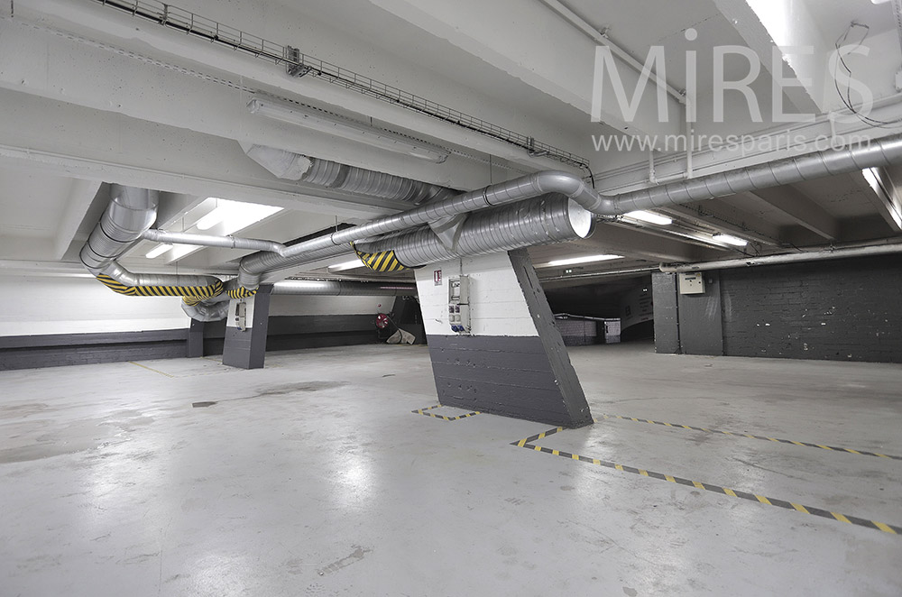 C2082 – Espace de parking