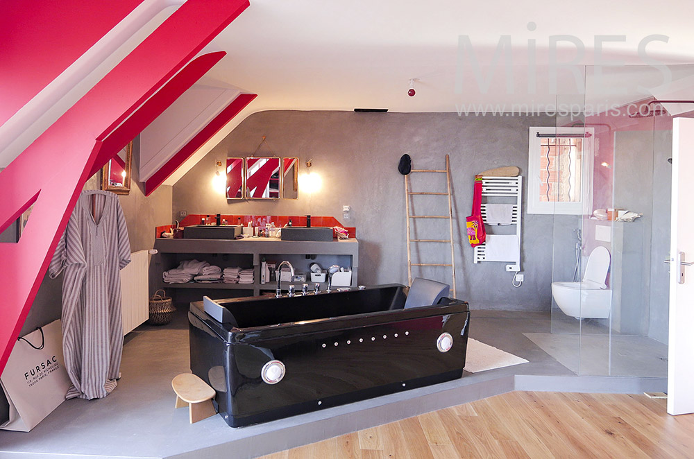 C2085 – Open bathroom