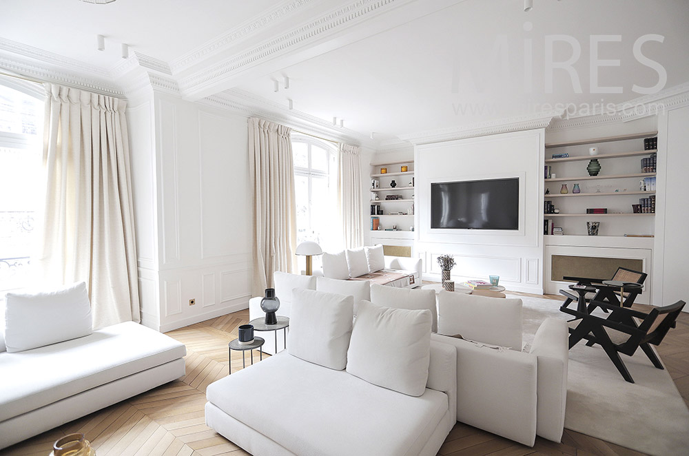 C2090 – Double white deco living room