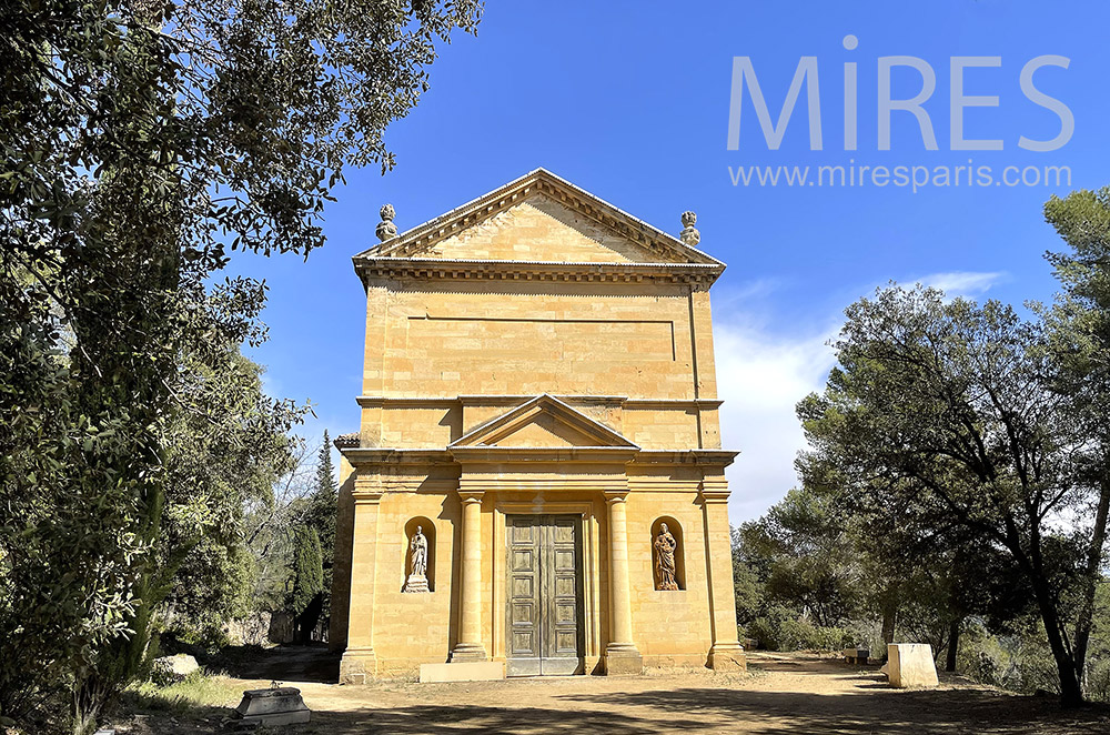 C2092 – Chapelle privée ocre