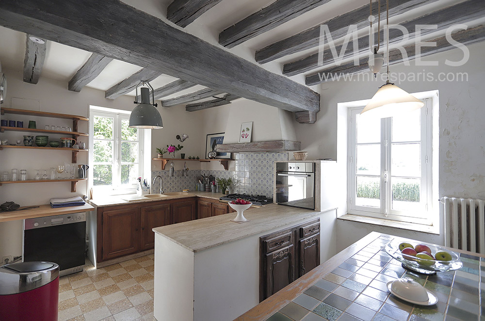 C0796 – Beautiful country kitchen