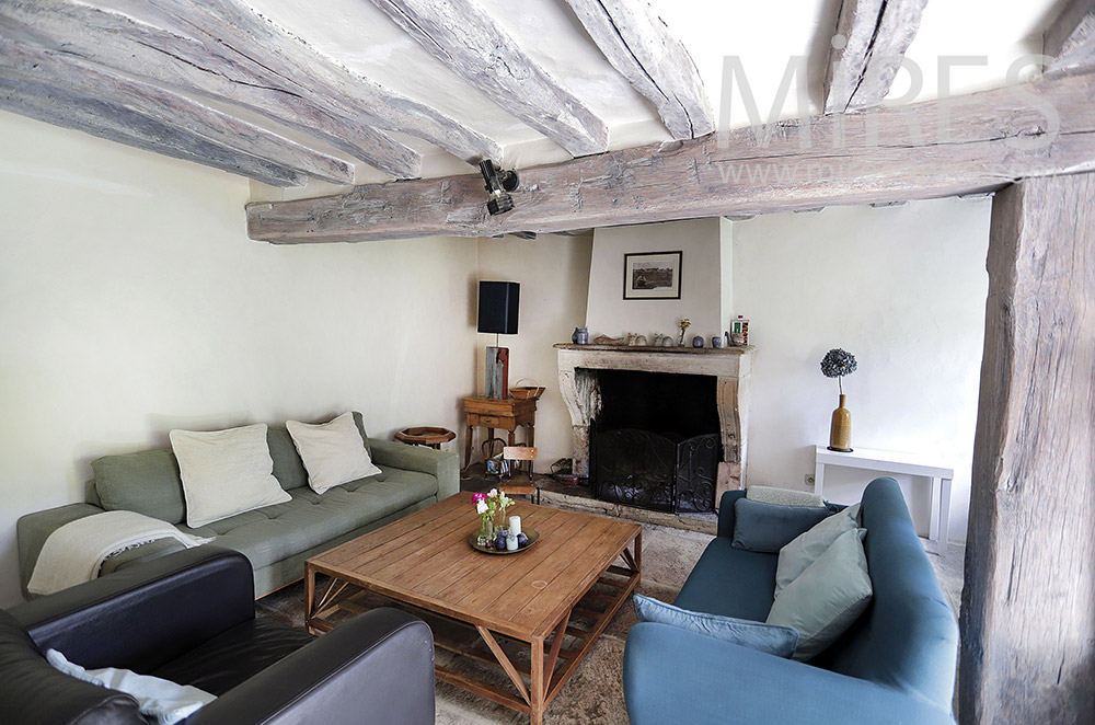 C0796 – Living room and old beams