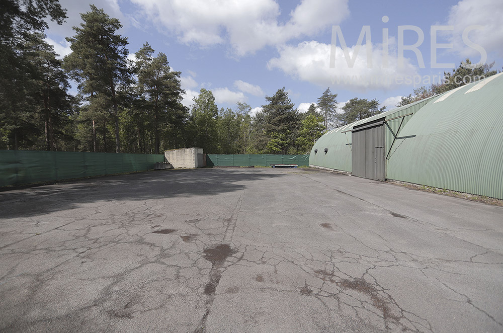 C2101 – Semi-circular metal shed