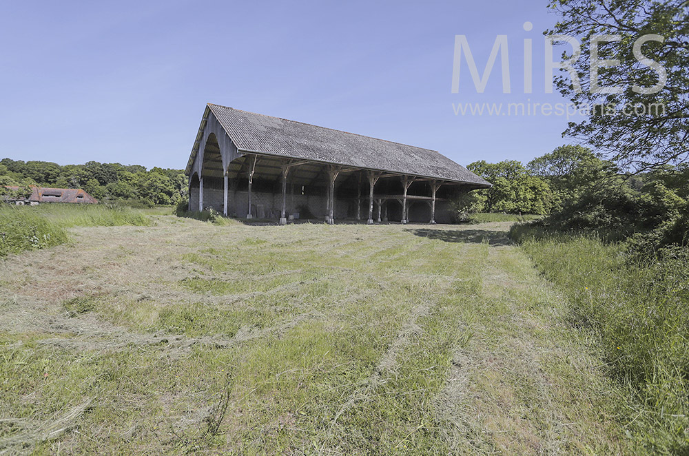 C2105 – Old barn