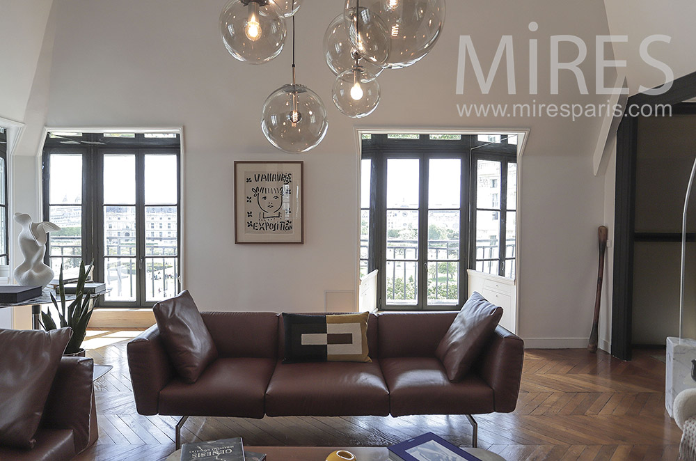 C2102 – Apartment with Parisian view