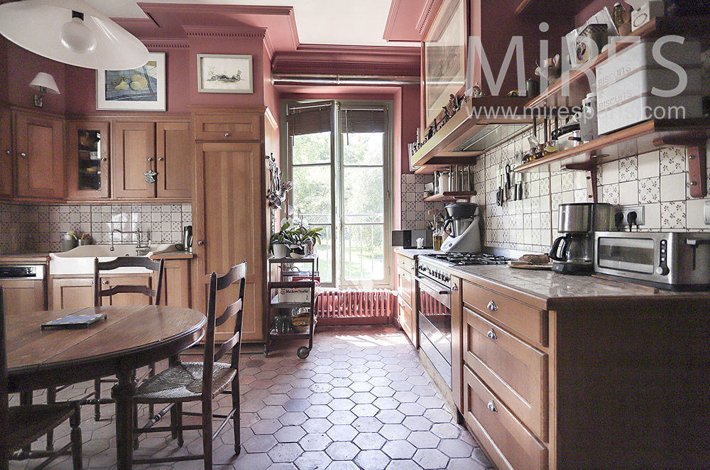 Beautiful country wood kitchen. C1028