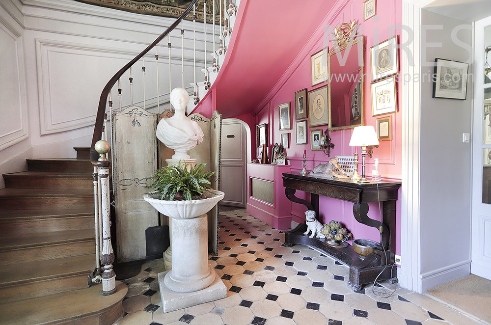 Grand staircase and colorful entrance. C1028