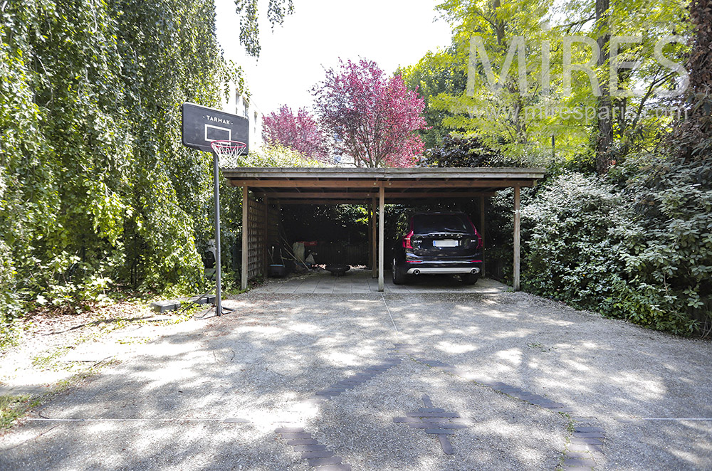 C1954 – Garage sous les arbres