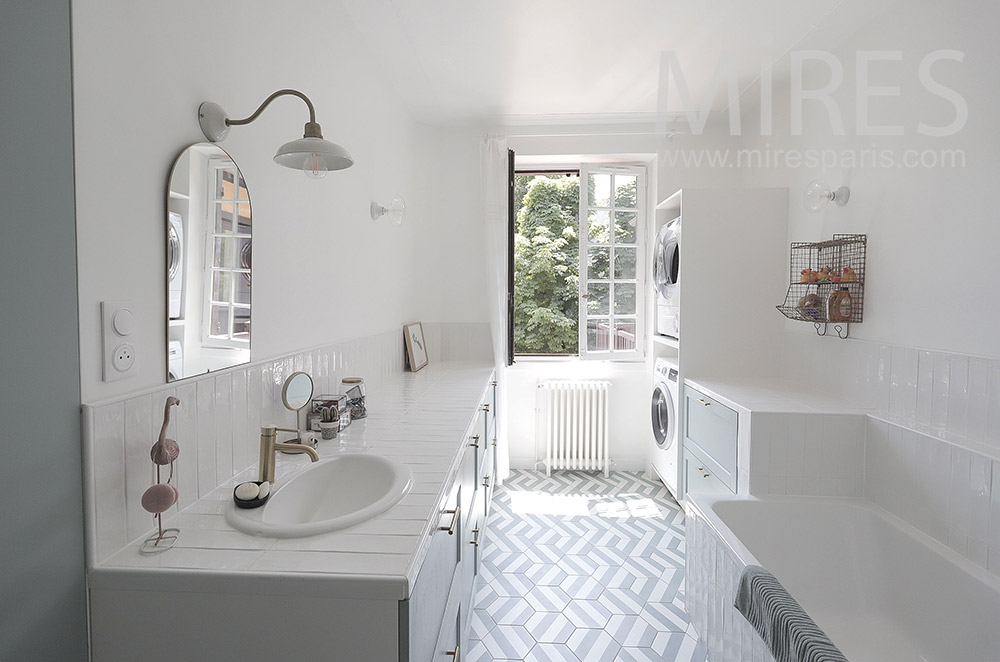 C1954 – Nice bathroom