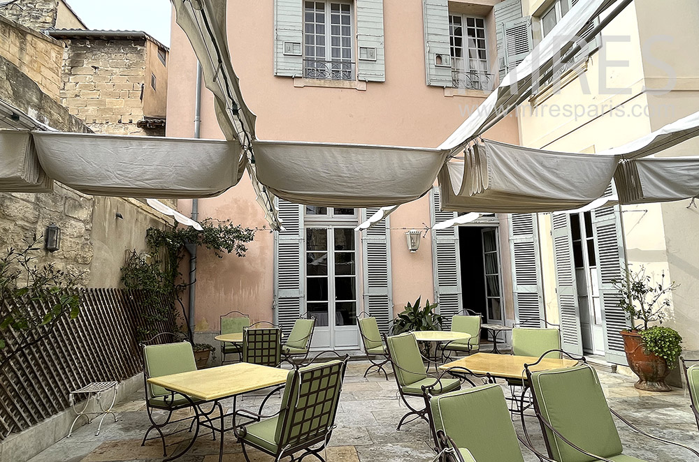 C2093 – Simple Provencal terrace