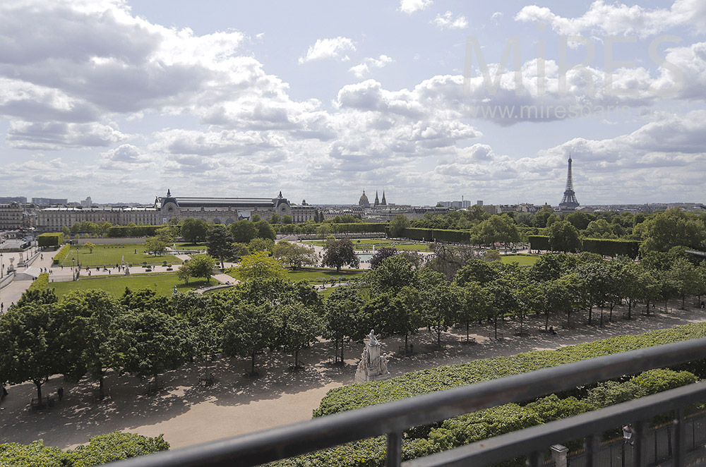 C2102 – Vue sur les Tuileries