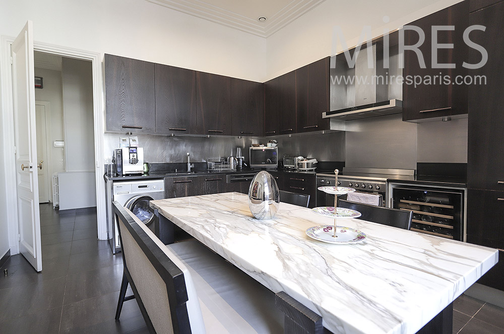 C2108 – Black and white marble kitchen