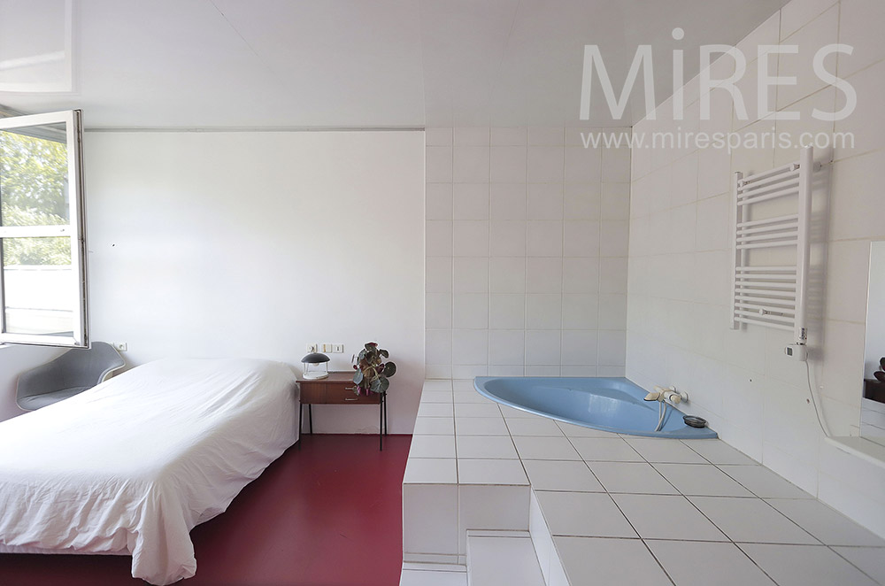 C2109 – Bedroom with bath