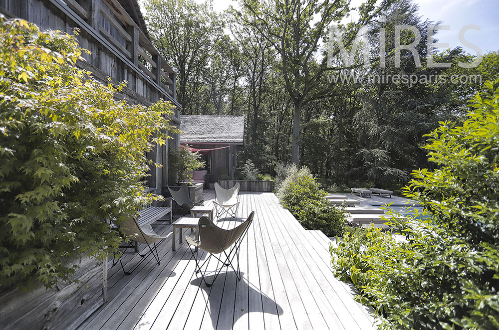 C2110 – Longue terrasse en bois
