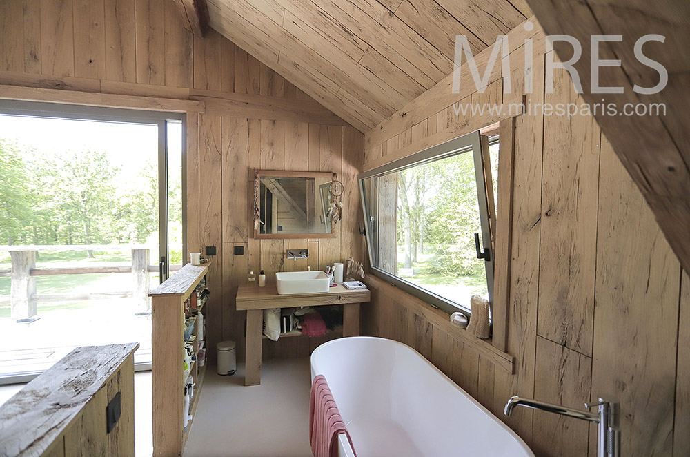 C2110 – Wooden bathroom