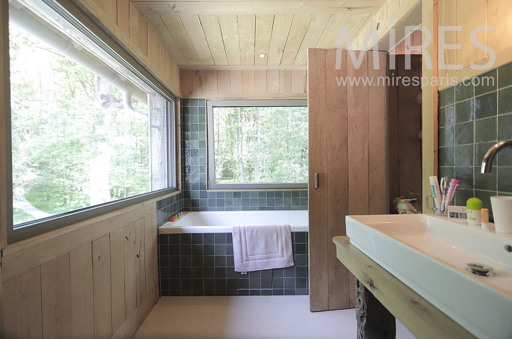 C2110 – Children’s bathroom