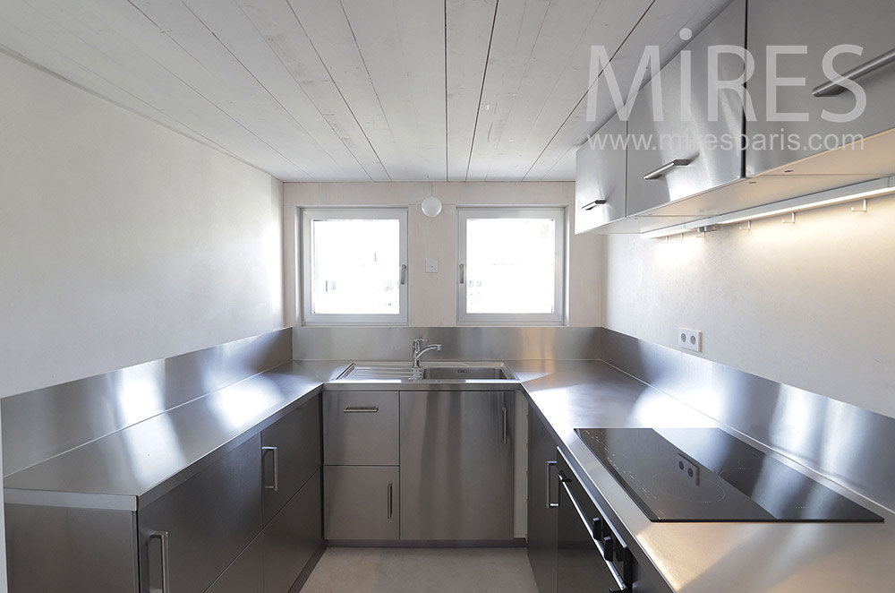 C2114 – Metal kitchen
