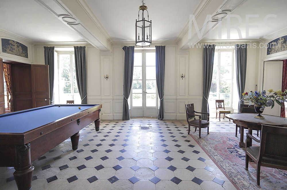 C2115 – Billiard room