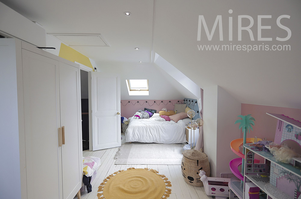 Child’s bedroom. C2121