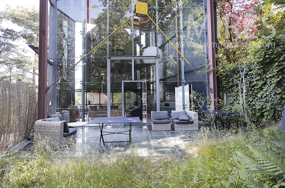 C2123 – Glass house