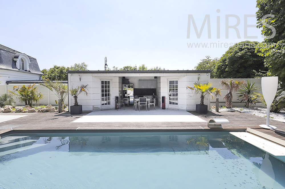 Swimming pool and pool house. C2124