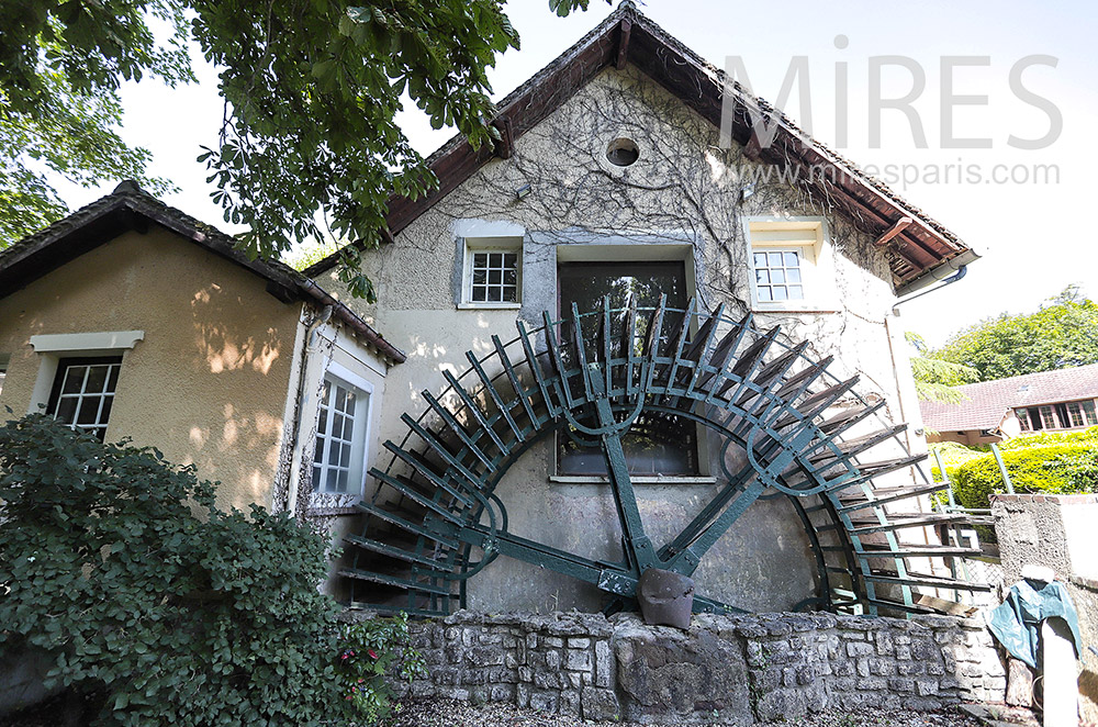 C2136 – Ancien moulin en bord de rivière