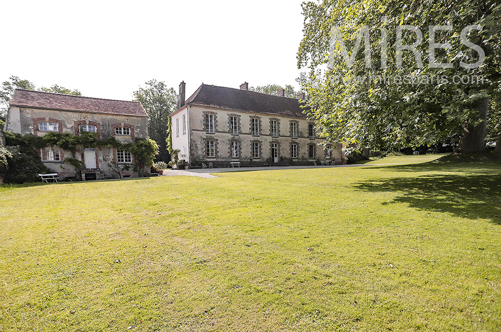 C2128. Maison de famille