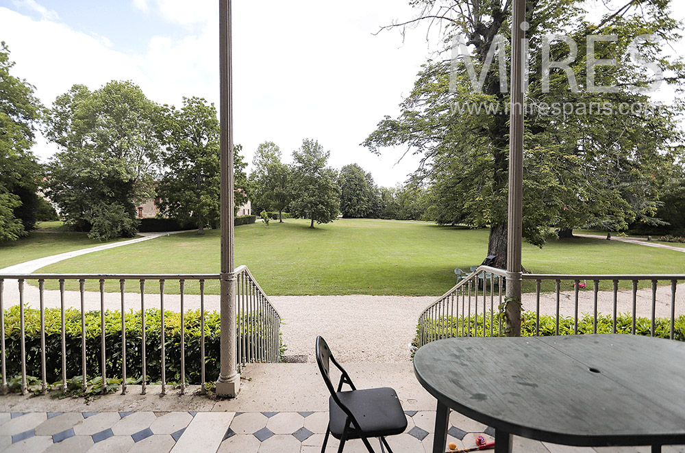 C0333 – Entrance terrace