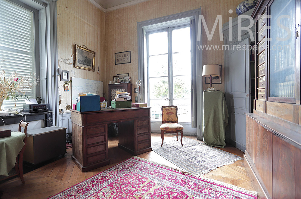 C0333 – Bureau ancien