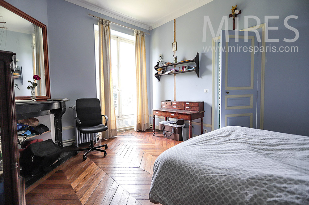 C0333 – Chambre bleu clair