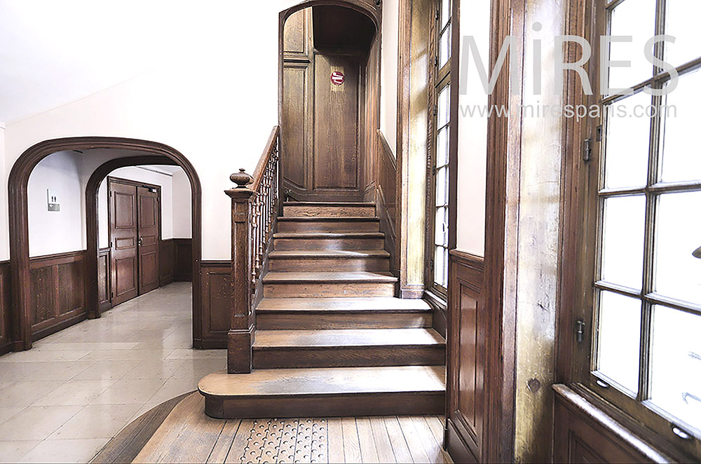 C1967 – Escalier en bois