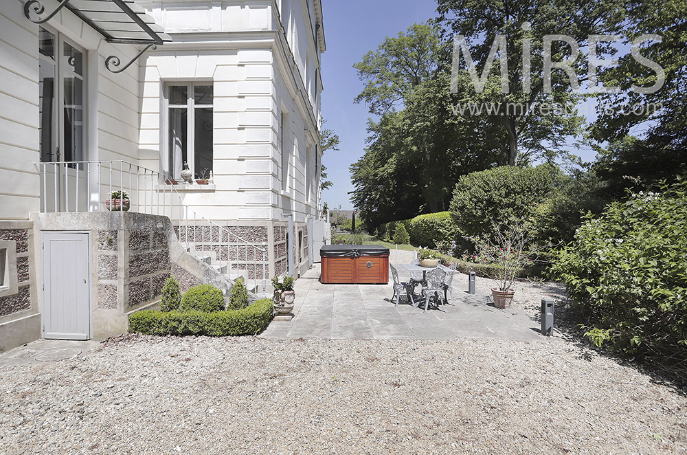 Terrasse côté jardin. C2113