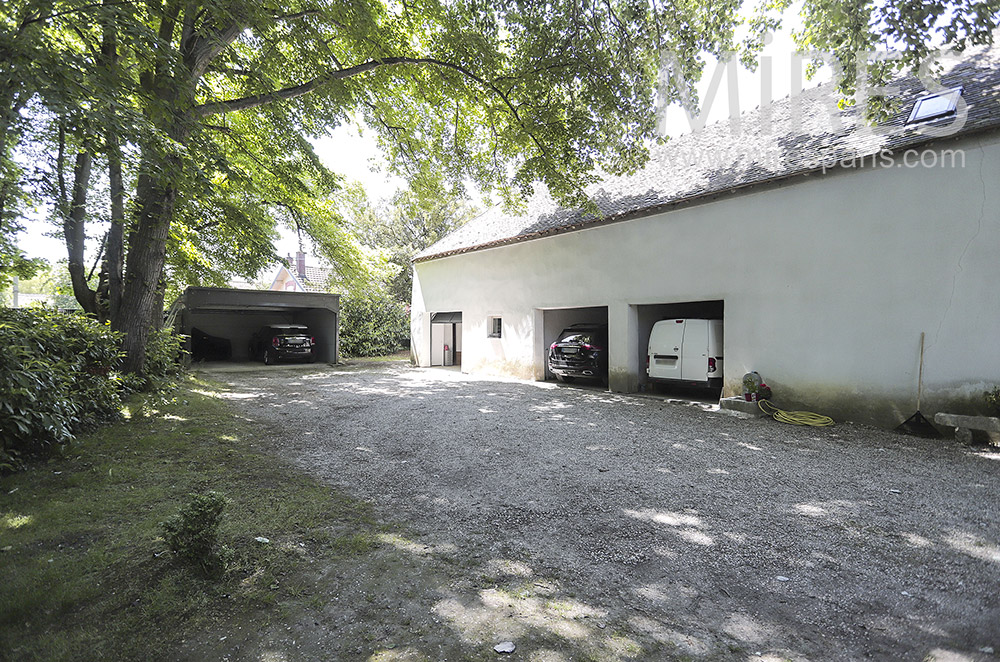 Garage à voitures. C2113