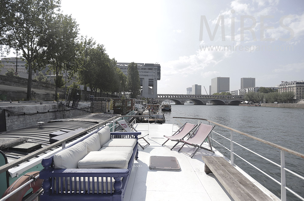 C2119 – Terrace on the Seine