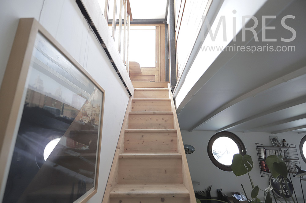 C2119 – Escalier en bois