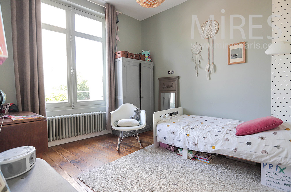 Child’s bedroom. C2125