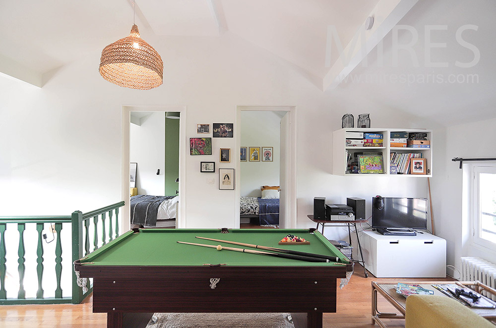 Billiards and games room. C2125