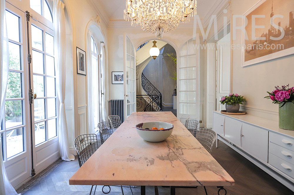 Salle à manger accès terrasse. C2127