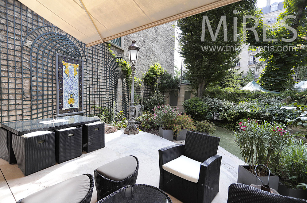 C2135 – Terrasse et jardin